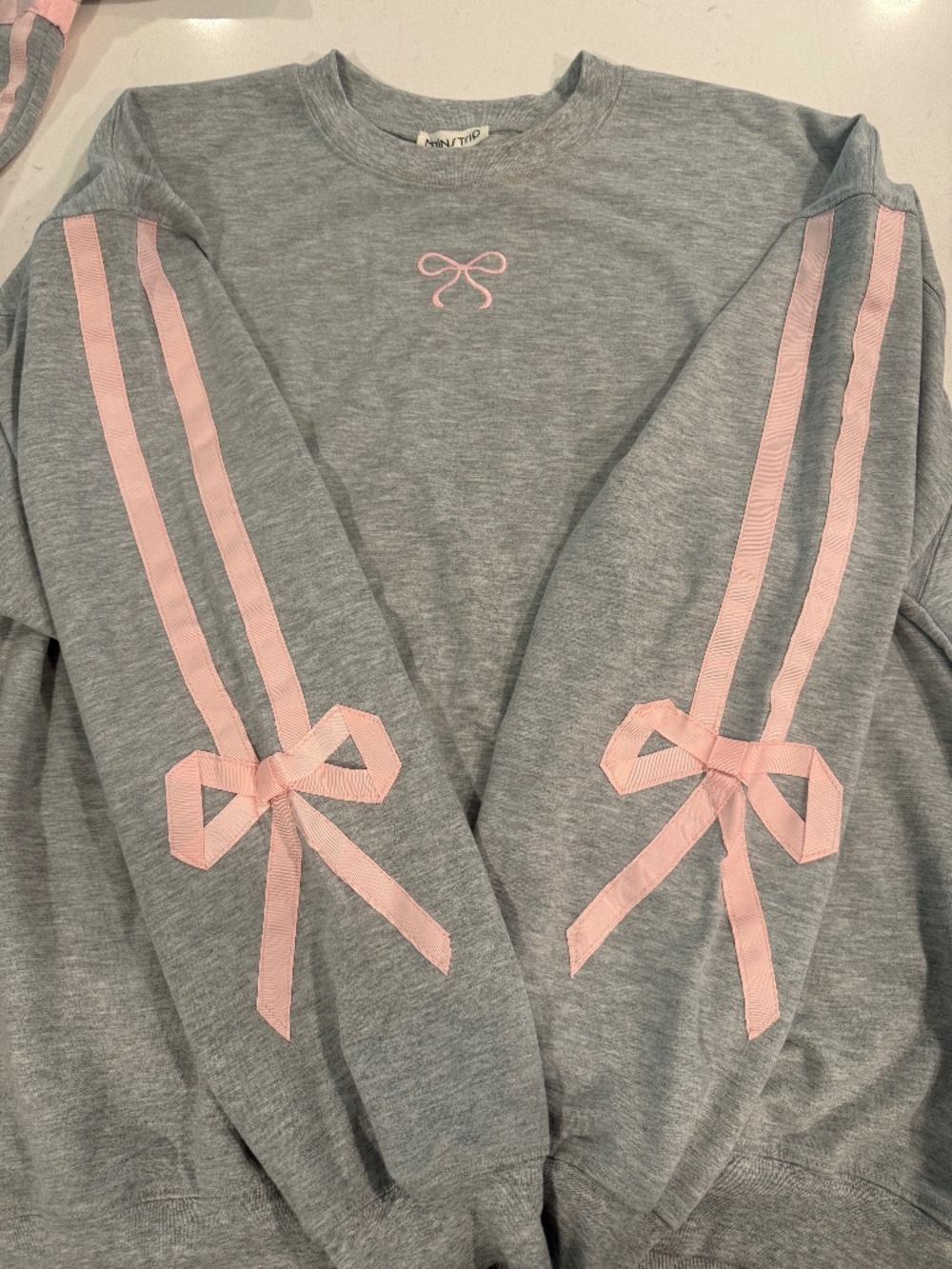 Gray and pink Mainstrip set! Like new, Medium